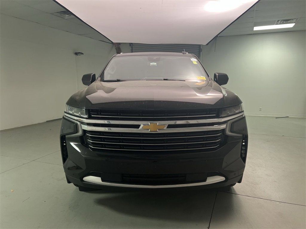 2023 Chevrolet Suburban LT photo 2
