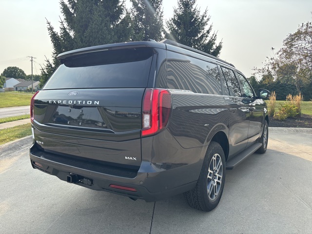 2025 Ford Expedition MAX photo 3