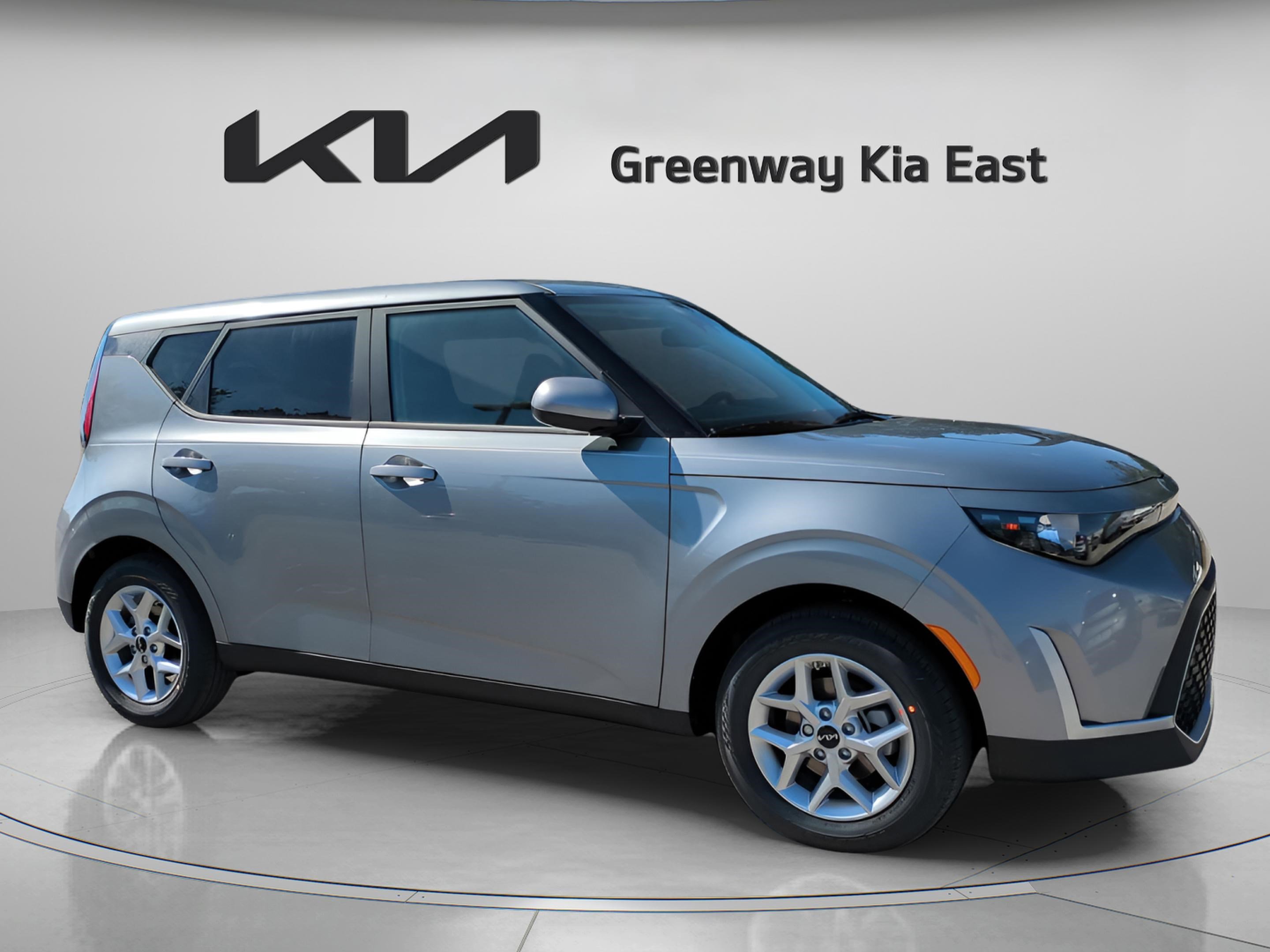 2025 Kia Soul LX's photo