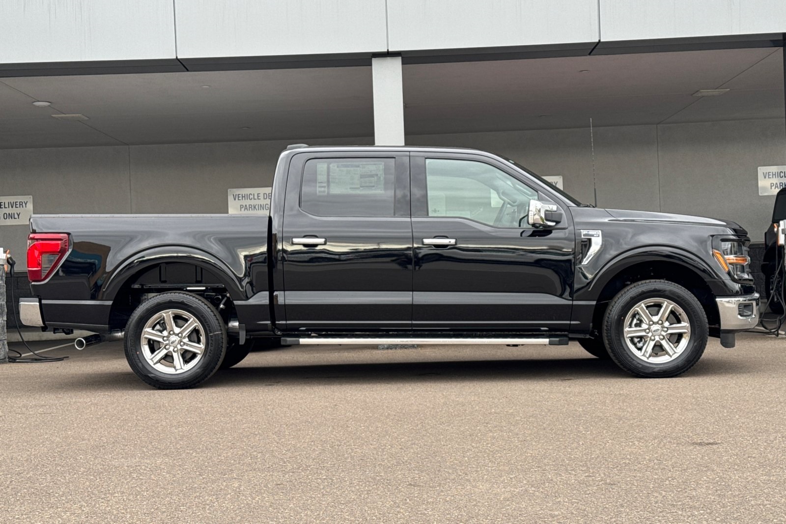 2025 Ford F-150 XLT photo 2