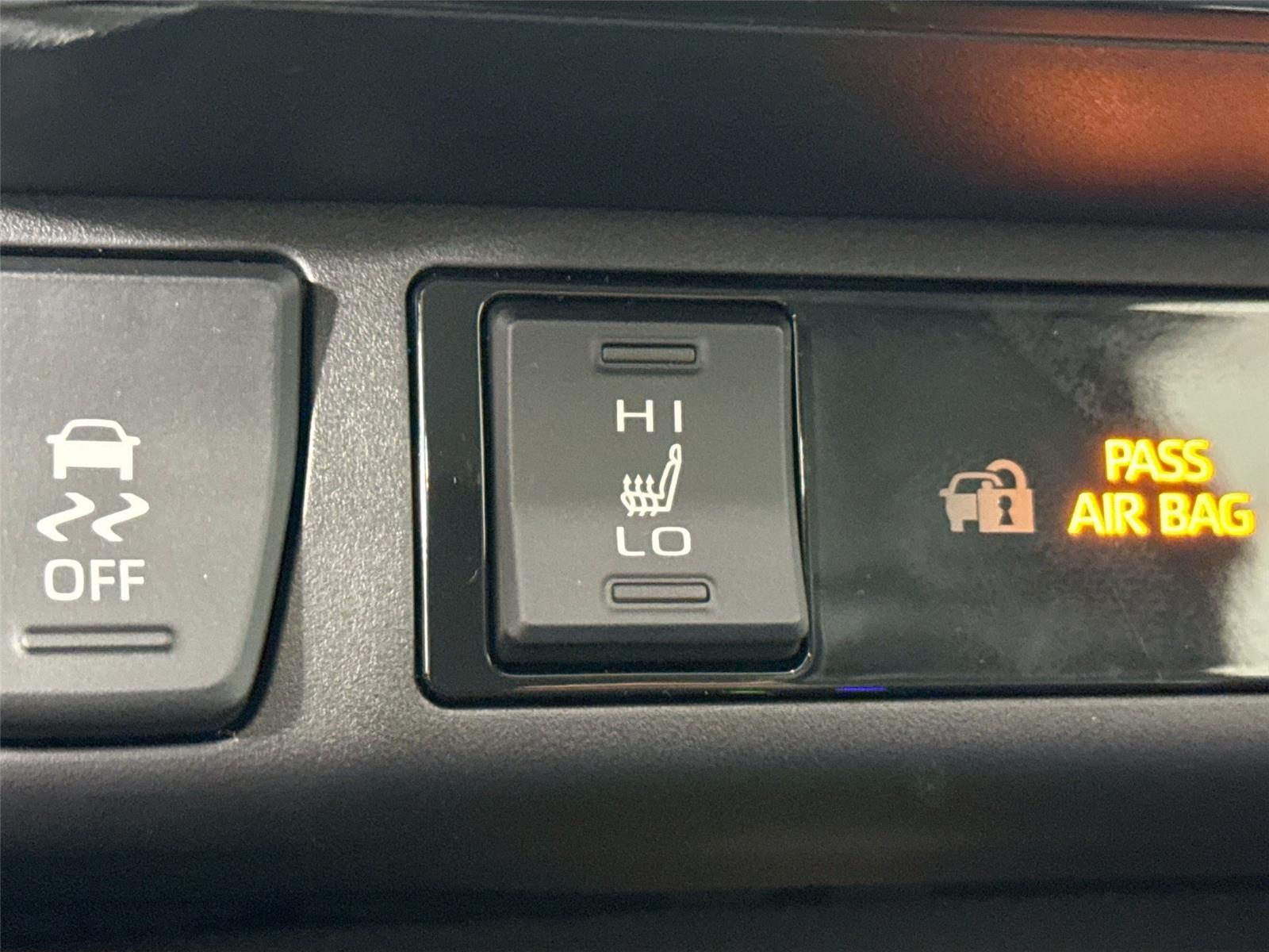 2025 Toyota RAV4 Hybrid XLE Premium photo 30