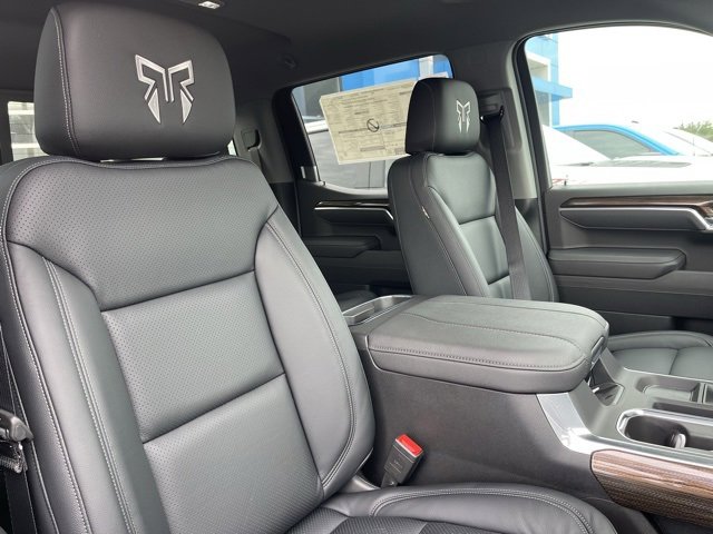 2025 Chevrolet Silverado 1500 RST photo 11
