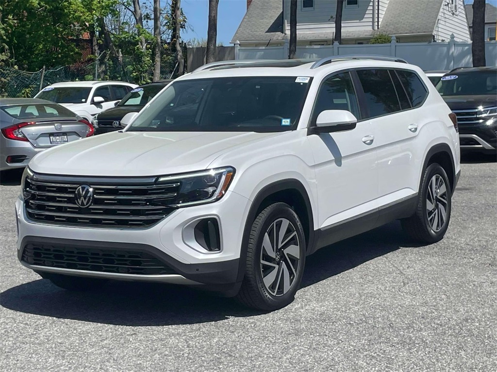 2024 Volkswagen Atlas SEL photo 3