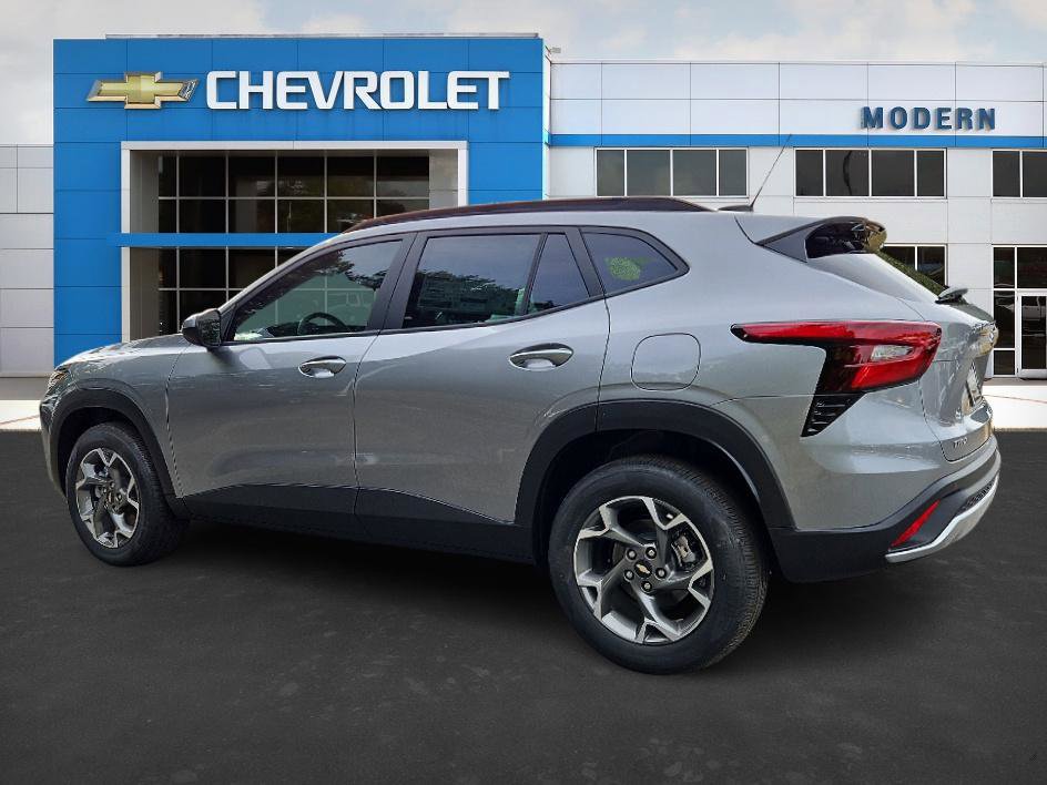 2025 Chevrolet Trax LT photo 3