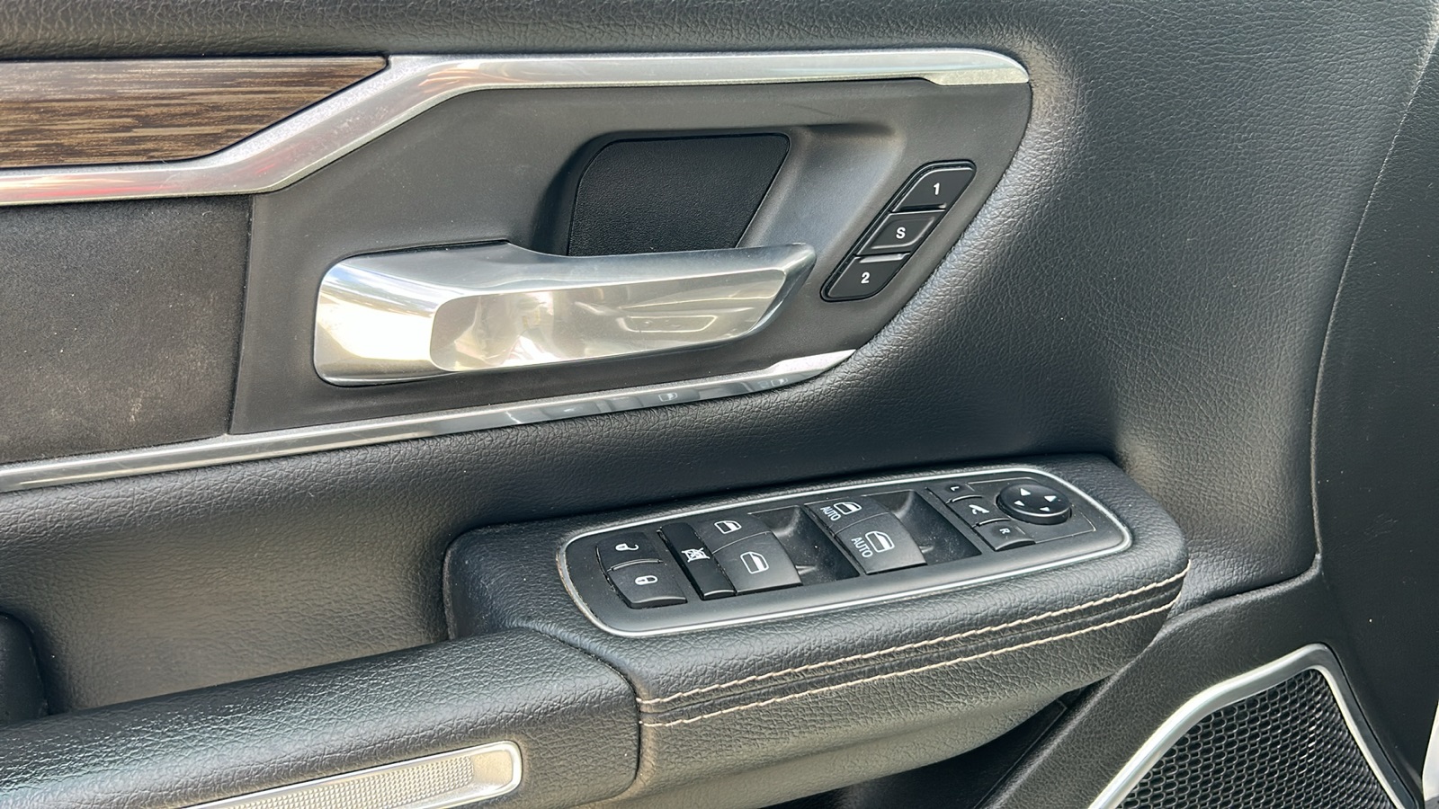 2020 Ram 1500 Laramie photo 16