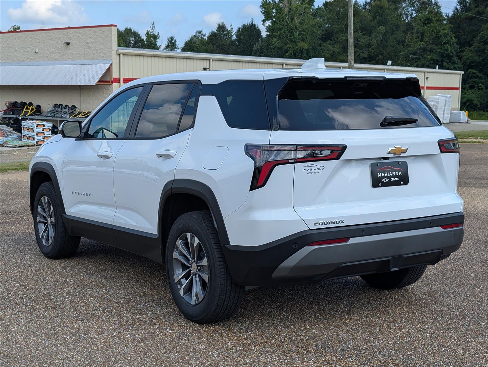 2026 Chevrolet Equinox LT photo 2