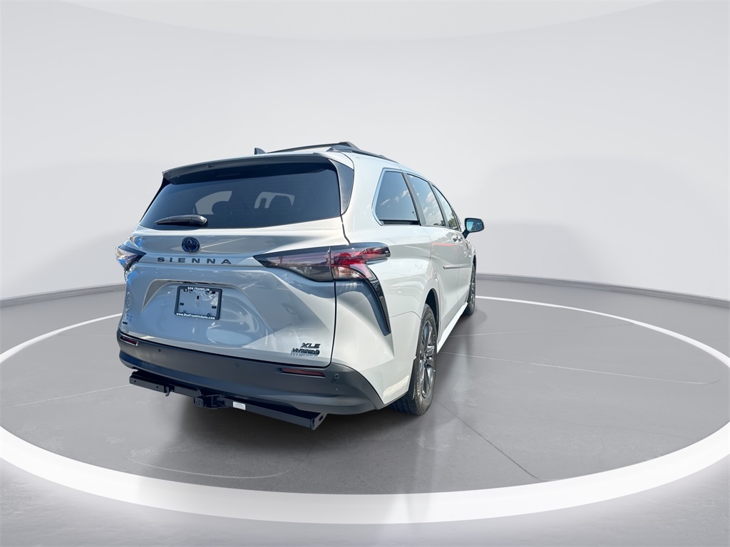 2024 Toyota Sienna LE photo 8