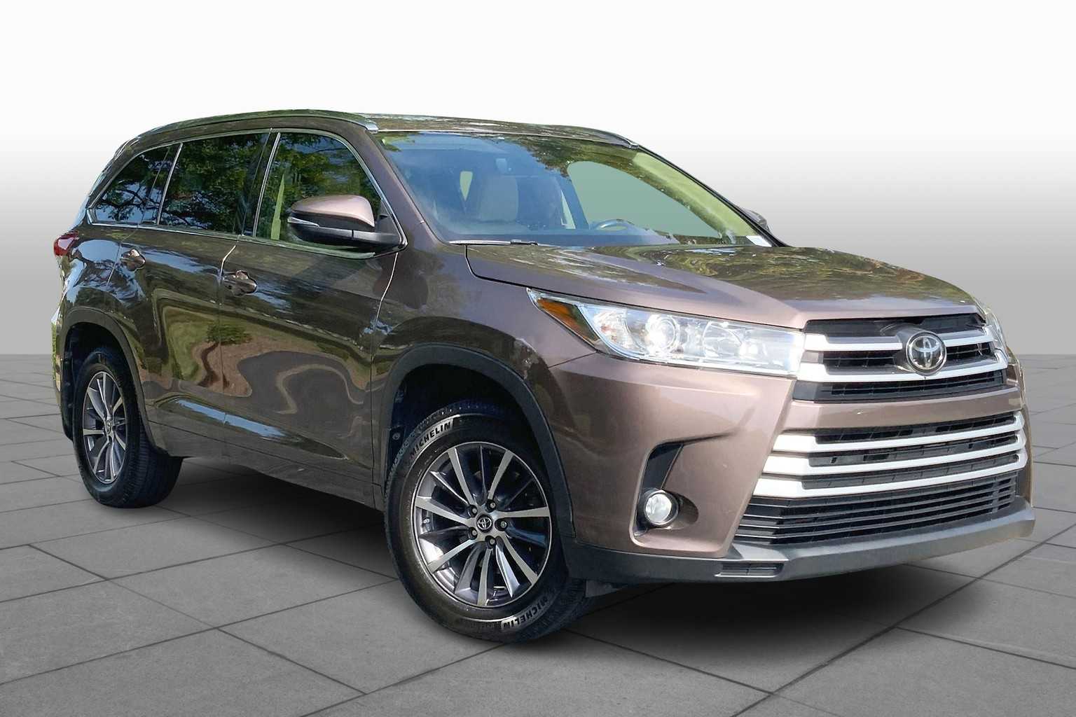 2017 Toyota Highlander XLE photo 2