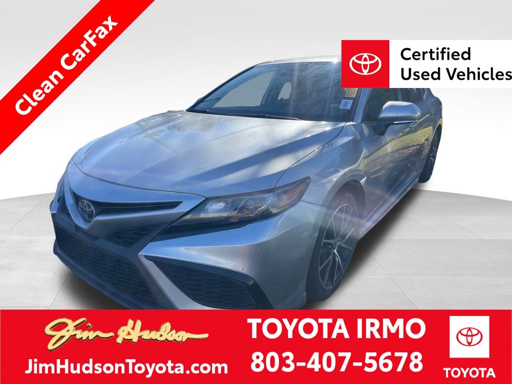 2024 Toyota Camry SE's photo