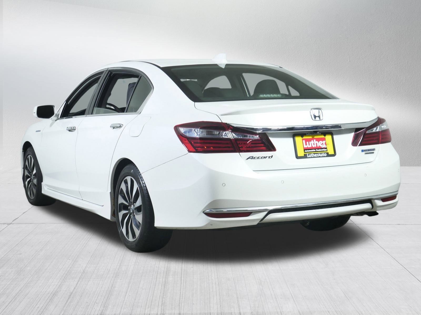 2017 Honda Accord Hybrid Touring photo 4