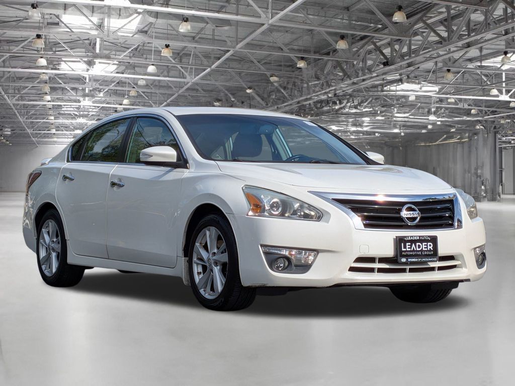 2013 Nissan Altima 2.5 SV photo 2