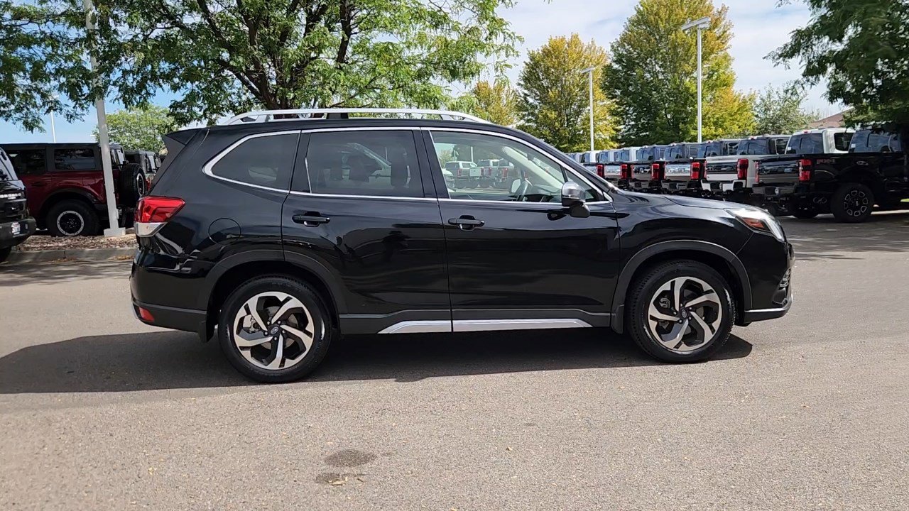 2022 Subaru Forester Touring photo 4