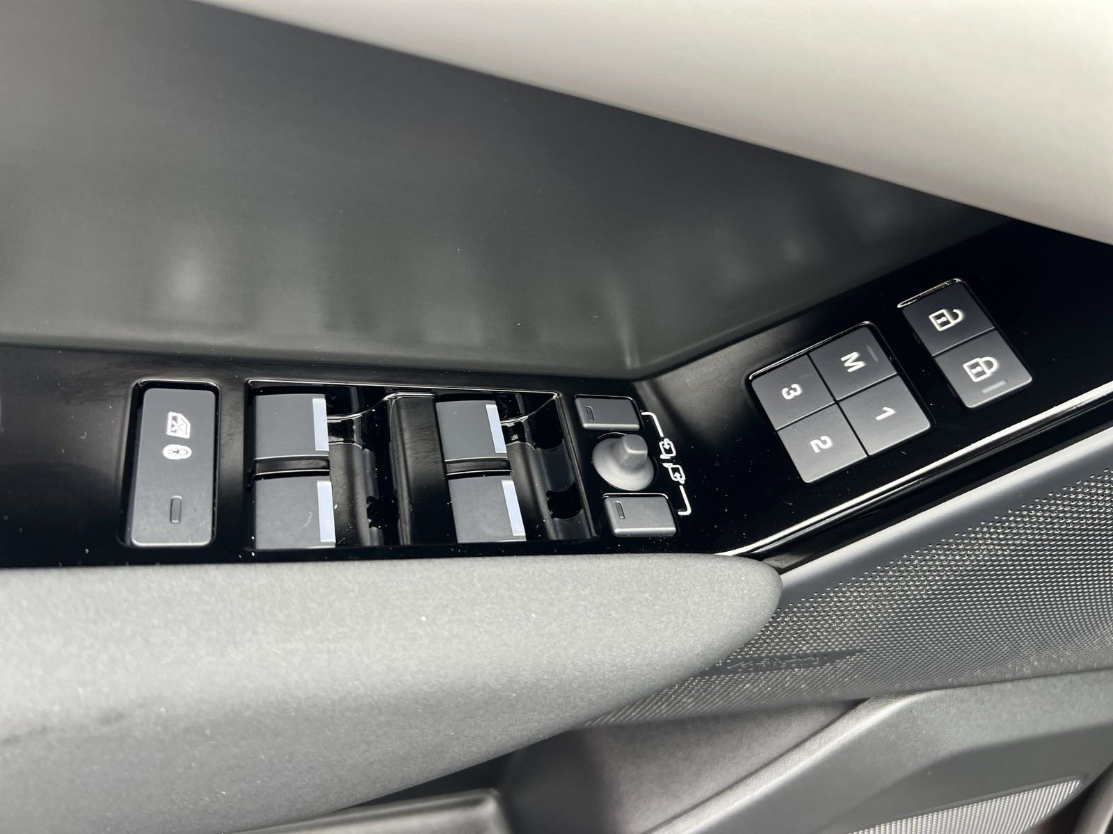 2025 Land Rover Range Rover Velar SE photo 27