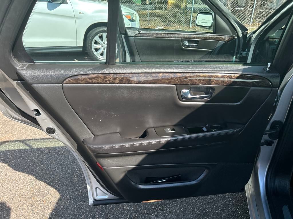 2008 Cadillac DTS Base photo 16