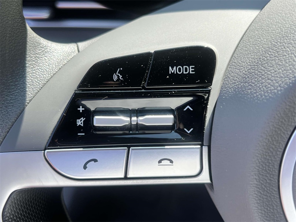 2023 Hyundai Elantra SEL photo 18