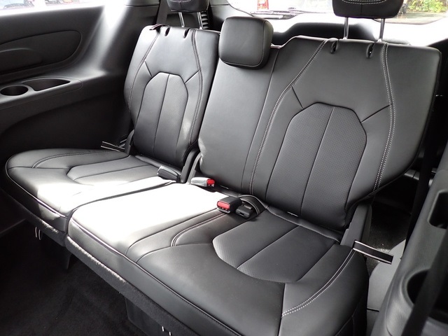 2025 Chrysler Pacifica photo 13