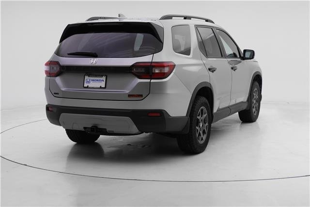 2025 Honda Pilot TrailSport photo 2