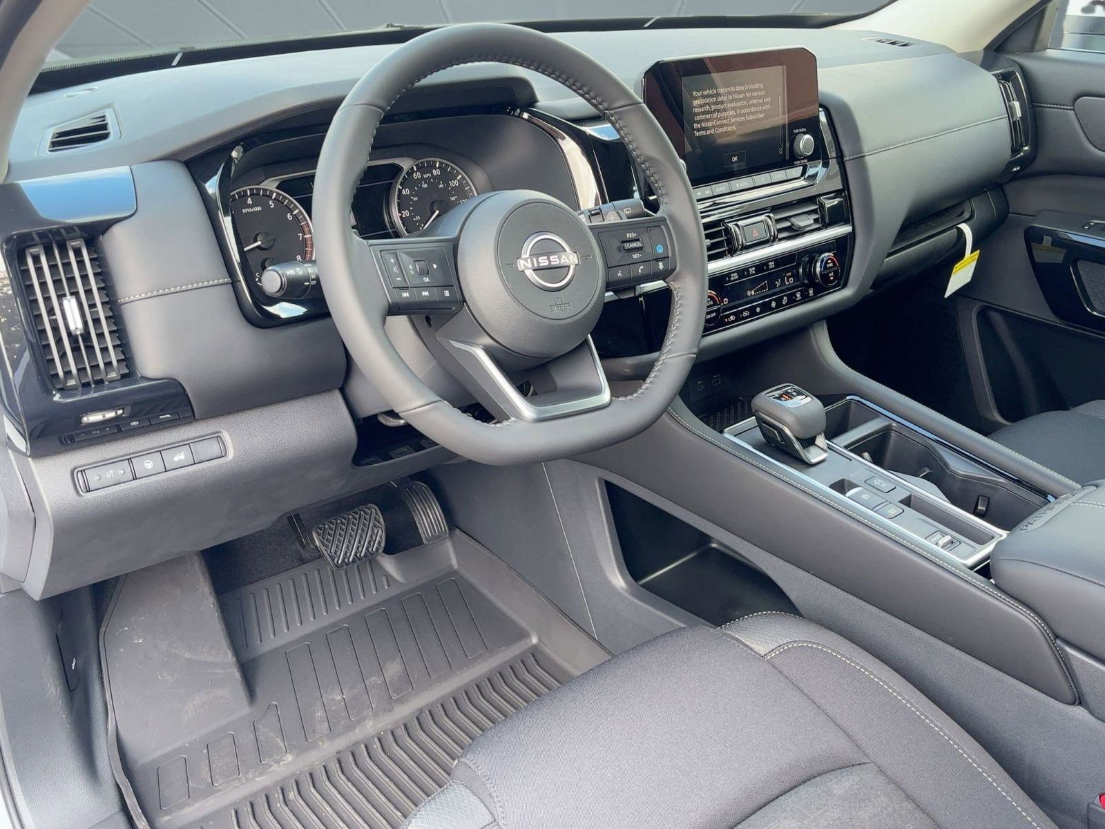 2025 Nissan Pathfinder SV photo 4