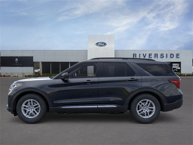2025 Ford Explorer photo 2