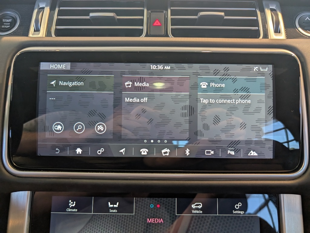2020 Land Rover Range Rover HSE photo 17