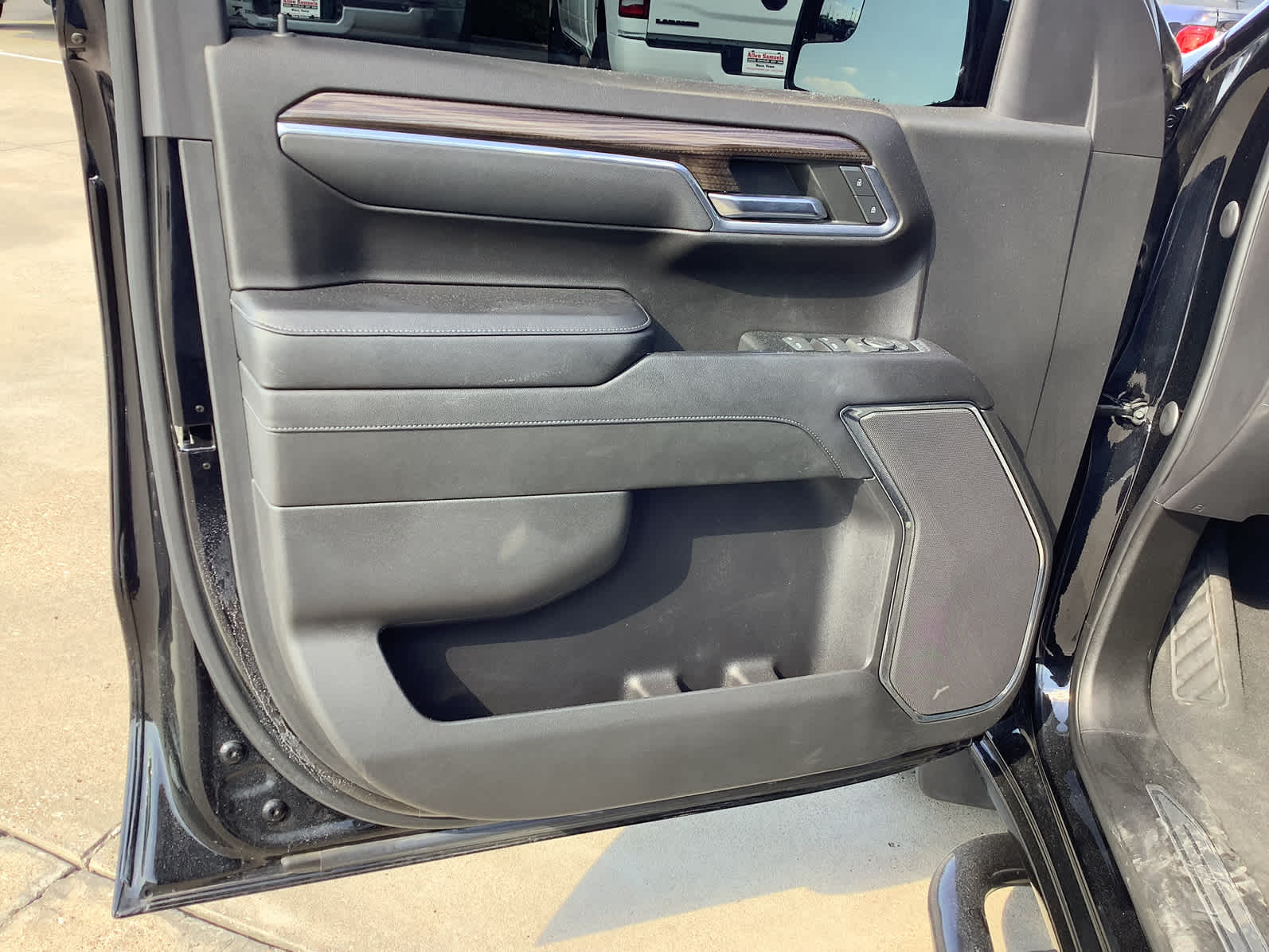 2023 Chevrolet Silverado 1500 LT photo 12