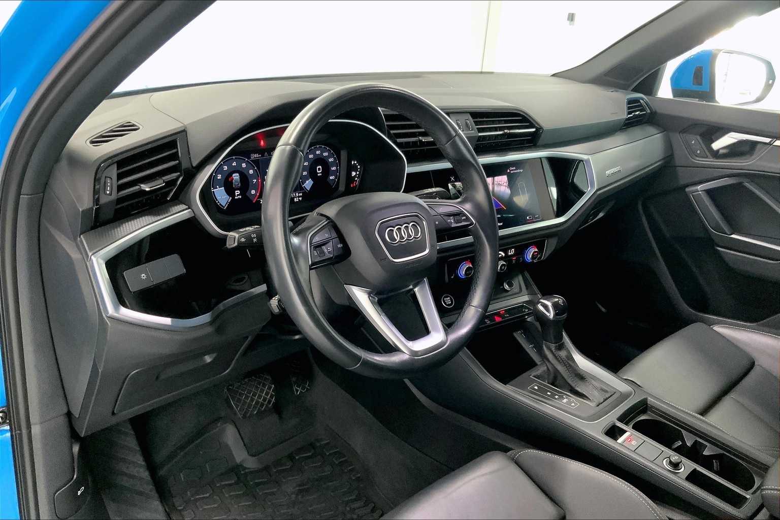 2022 Audi Q3 S line Premium photo 2