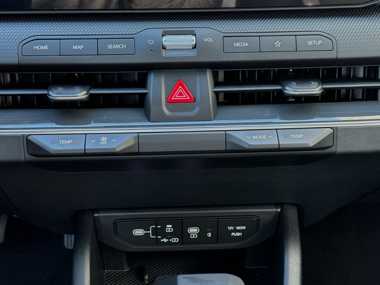 2025 Kia K4 GT-Line photo 22