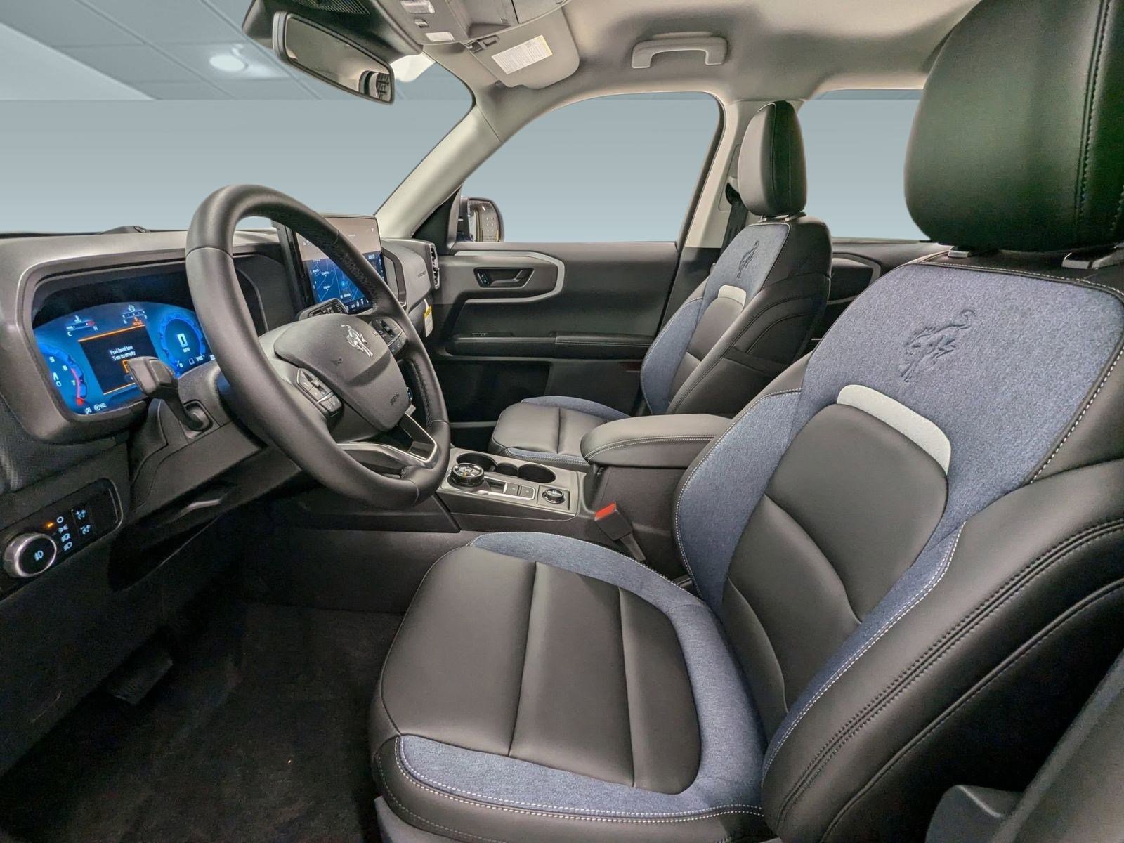 2025 Ford Bronco Sport Outer Banks photo 2