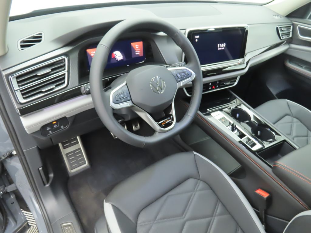 2026 Volkswagen Atlas Peak Edition SE photo 4