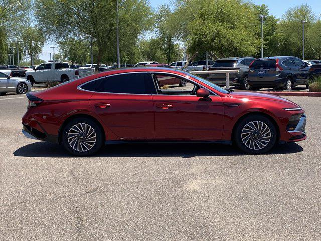 2025 Hyundai Sonata Hybrid Limited photo 2