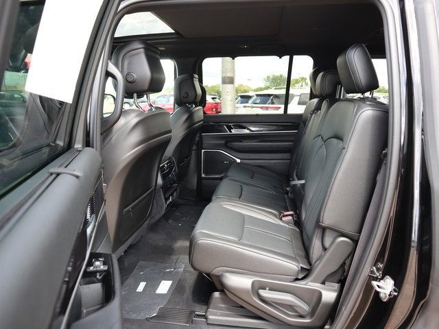 2024 Jeep Wagoneer Base photo 11
