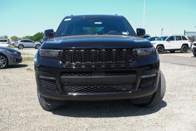 2025 Jeep Grand Cherokee Limited photo 3