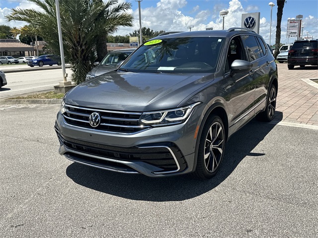 2022 Volkswagen Tiguan SEL Premium R-Line photo 2