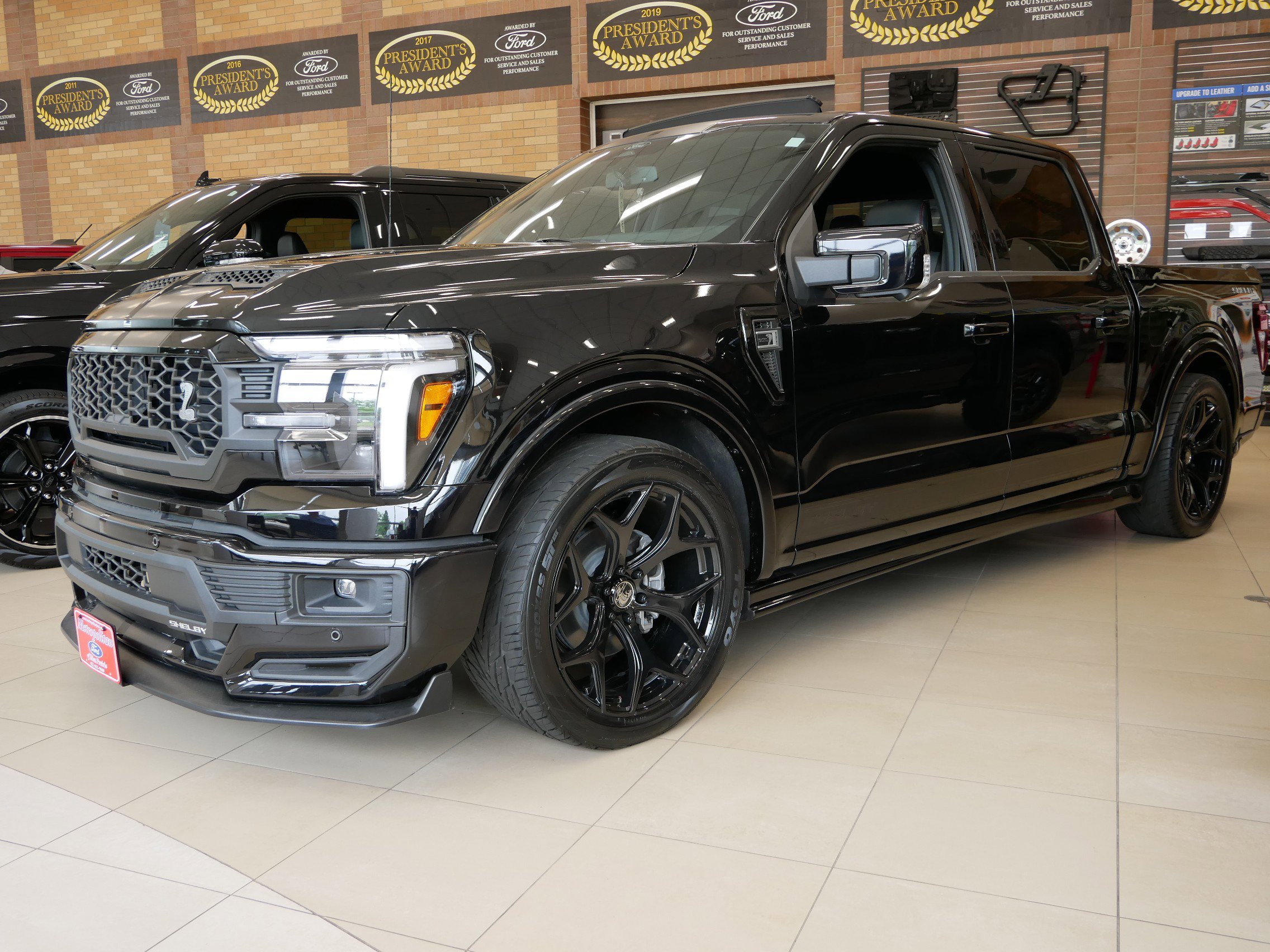 2025 Ford F-150 Lariat photo 3