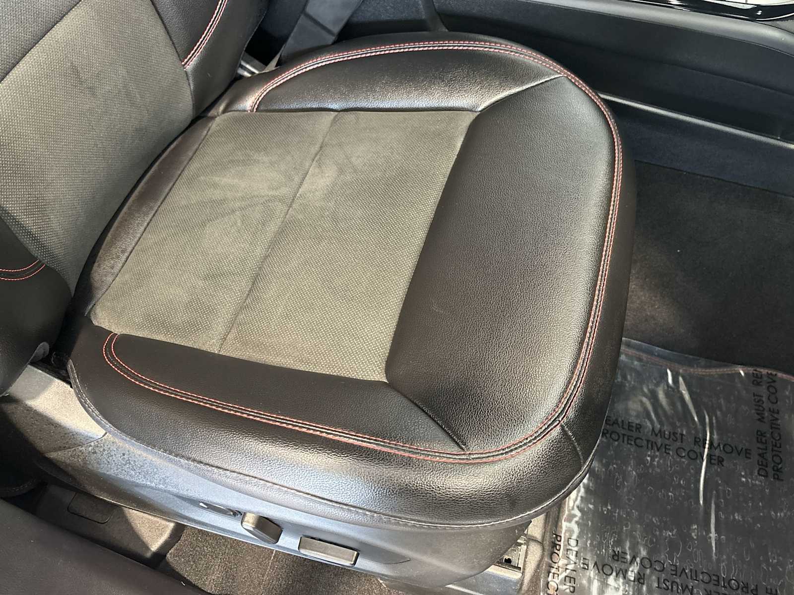 2022 Ford Explorer ST-Line photo 26