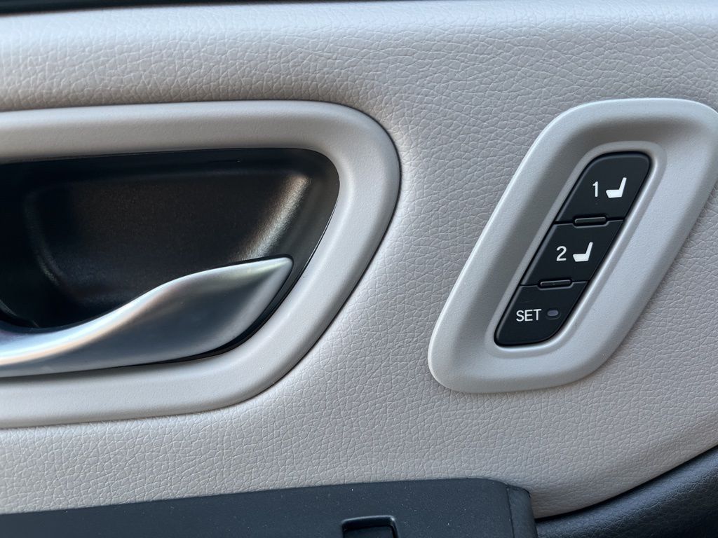 2025 Honda Pilot Touring photo 3