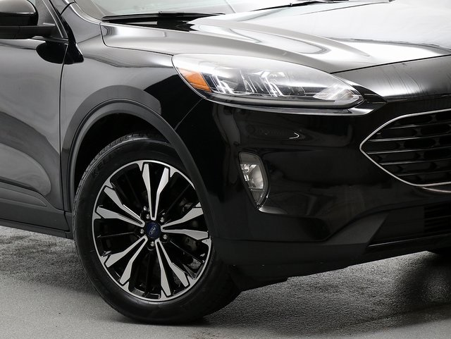 2022 Ford Escape SEL photo 2