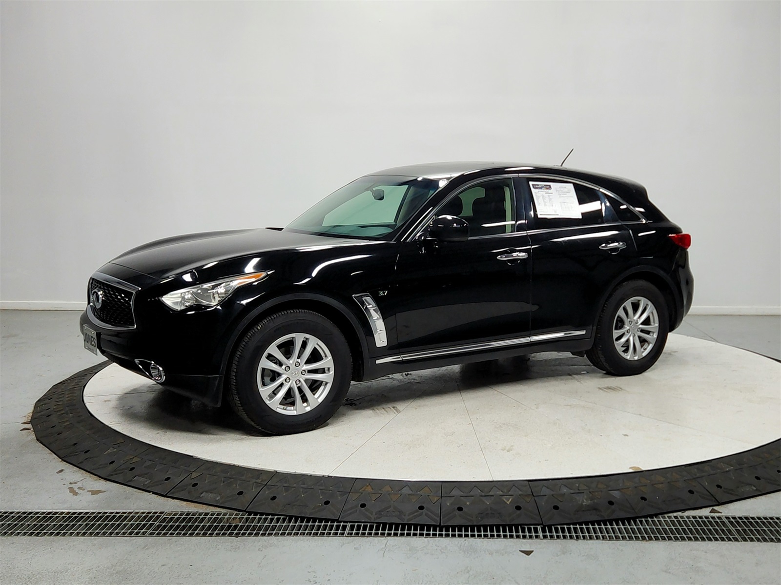 2017 Infiniti QX70 Base photo 2