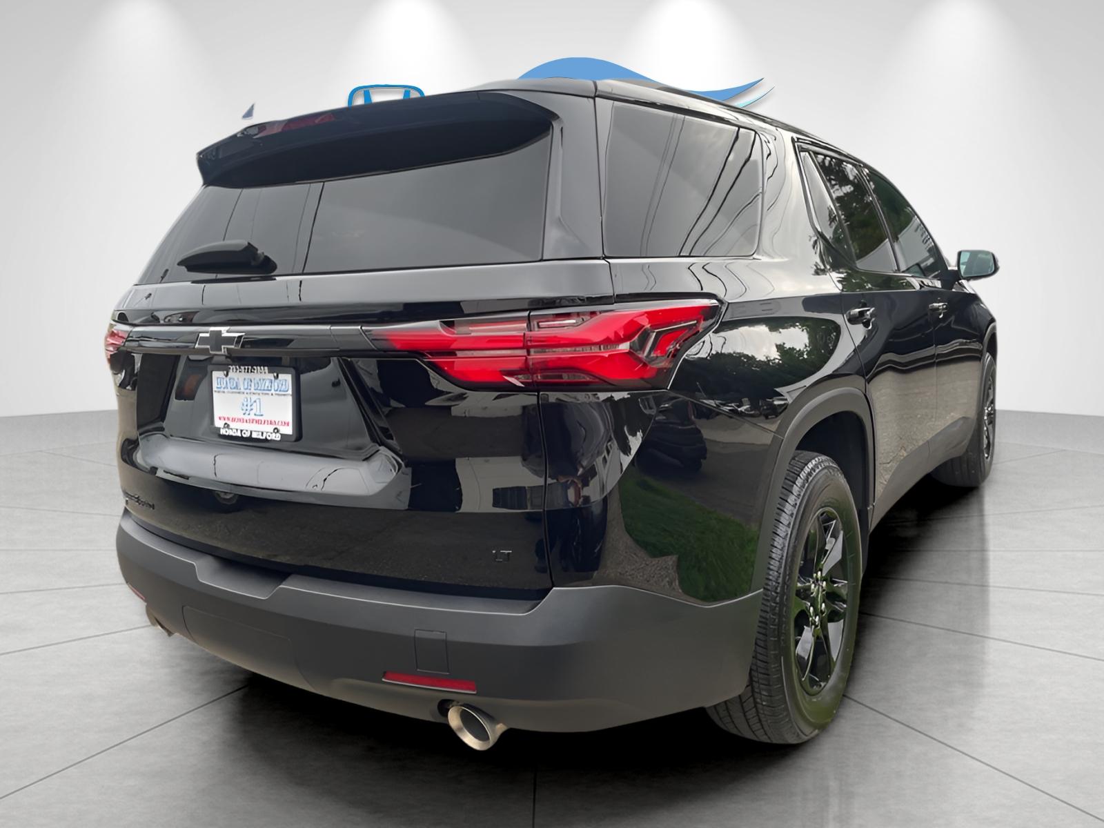 2024 Chevrolet Traverse Cloth photo 2