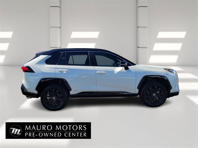 2022 Toyota RAV4 Hybrid XSE photo 2