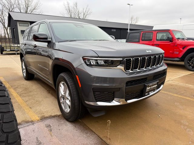 2025 Jeep Grand Cherokee L Laredo's photo