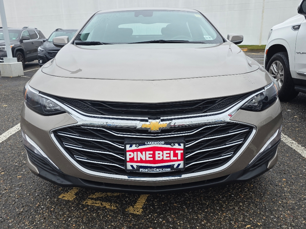 2022 Chevrolet Malibu LS photo 2