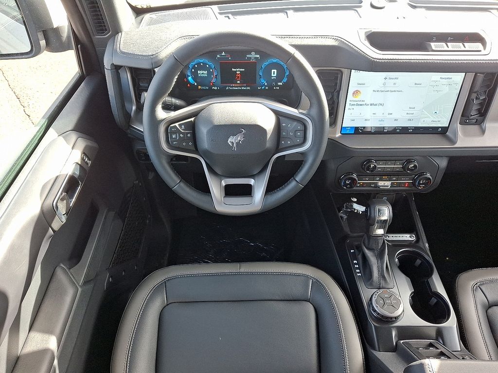 2025 Ford Bronco Outer Banks photo 4