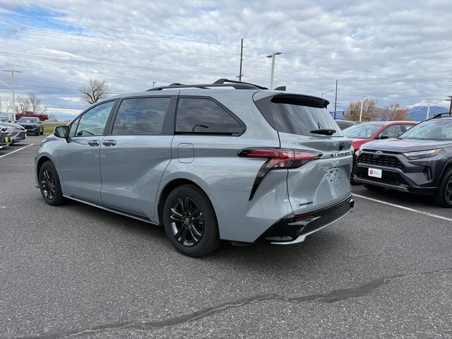 2025 Toyota Sienna XSE photo 3