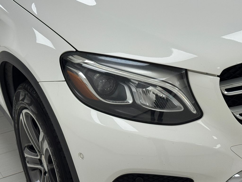 2017 Mercedes Benz GLC 300 4MATIC photo 35