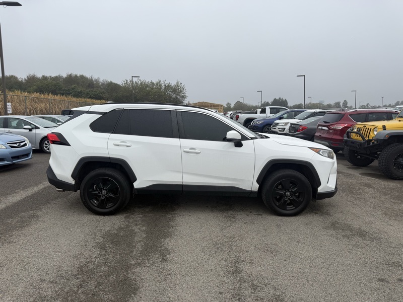 2021 Toyota RAV4 XLE photo 4