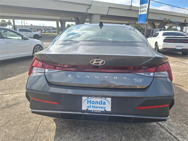 2024 Hyundai Elantra SEL photo 4