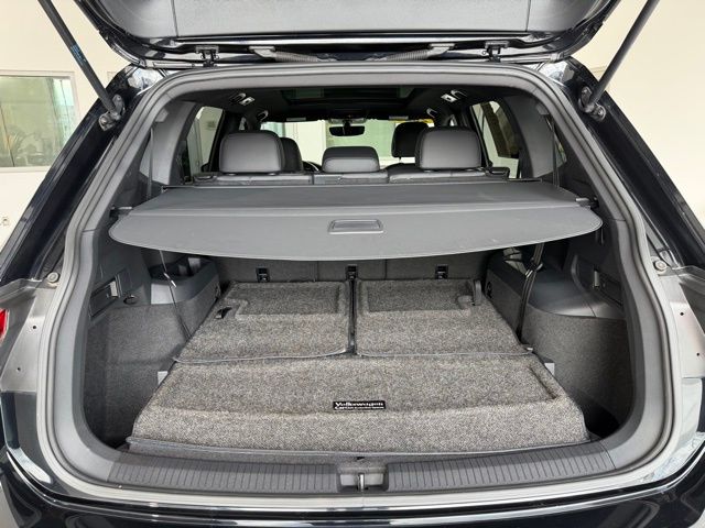 2020 Volkswagen Tiguan SE R-Line Black photo 32