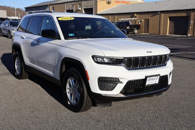 2024 Jeep Grand Cherokee Laredo's photo