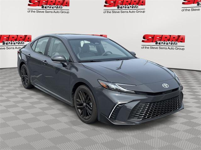 2025 Toyota Camry SE's photo